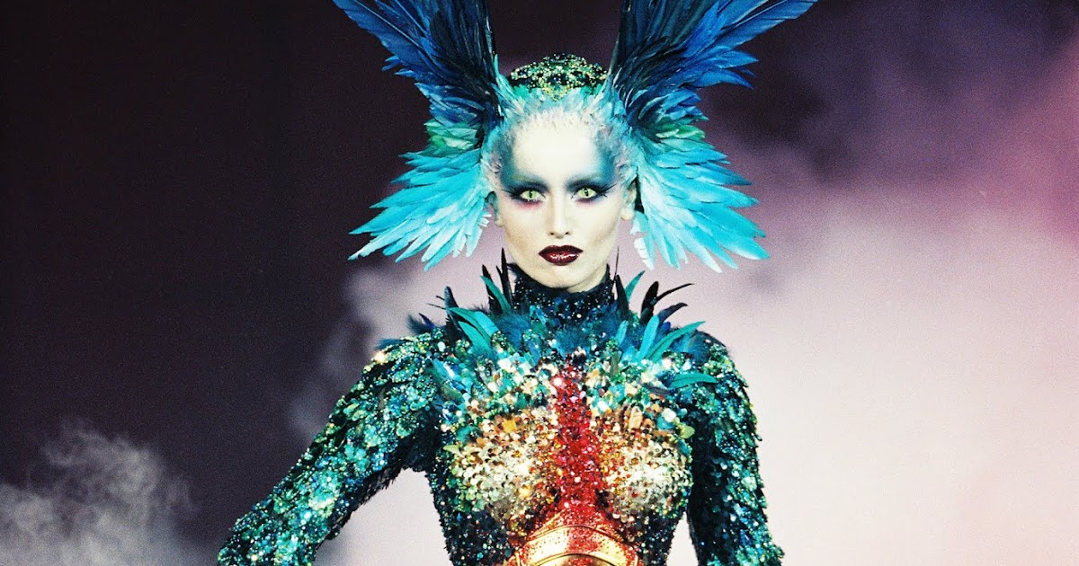 Thierry mugler. Thierry Murrell. Мюглер насекомые. Thierry Mugler 1995. Показ мод.