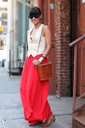 Красная юбка с жилеткой