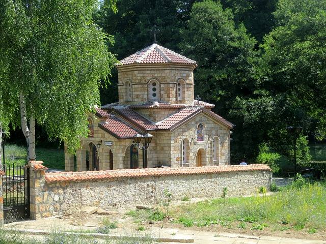 small-chapel-229360_640