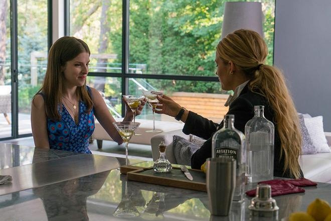 Анна Кендрик и Блейк Лайвли (кадр из фильма «Простая просьба»)