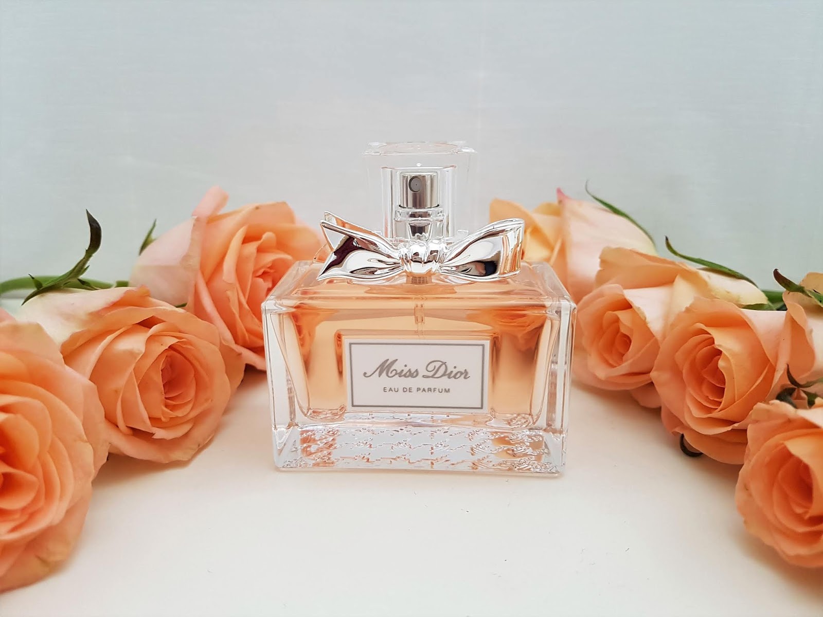 Мисс диор де парфюм. Духи Мисс диор оранжевые. Miss Dior - Miss Dior. Miss Dior – the New Eau de Parfum.