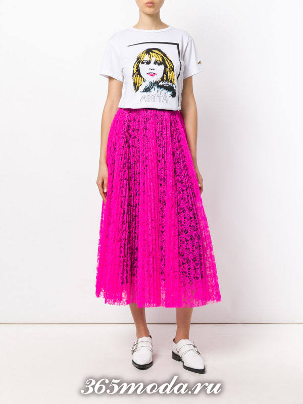 гипюровая юбка клеш плиссе с футболкой с изображением с чем носить