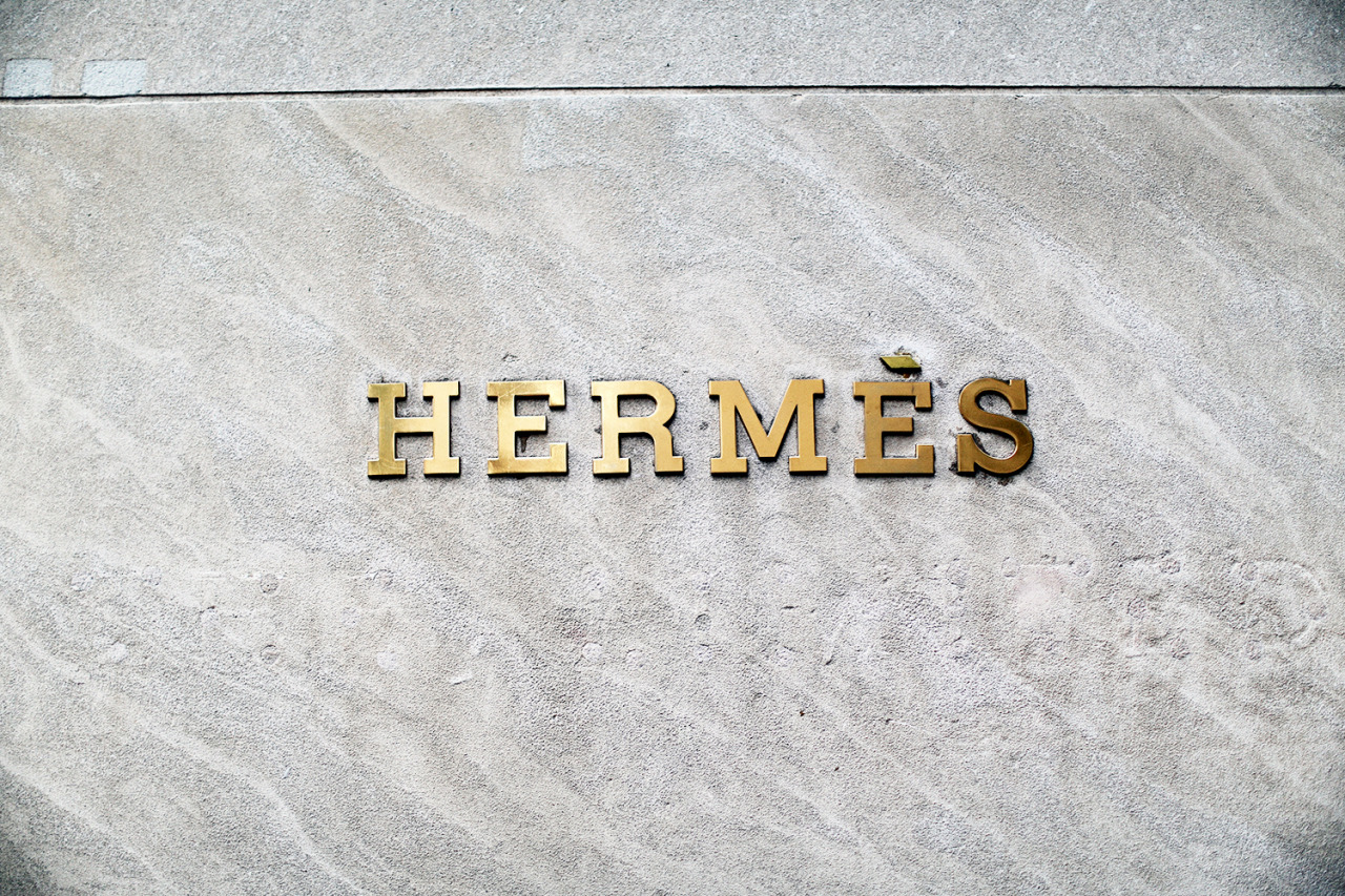 Гермес как правильно. Hermes надпись. Хермес логотип. Hermes Paris логотип. Гермес фирменный знак.