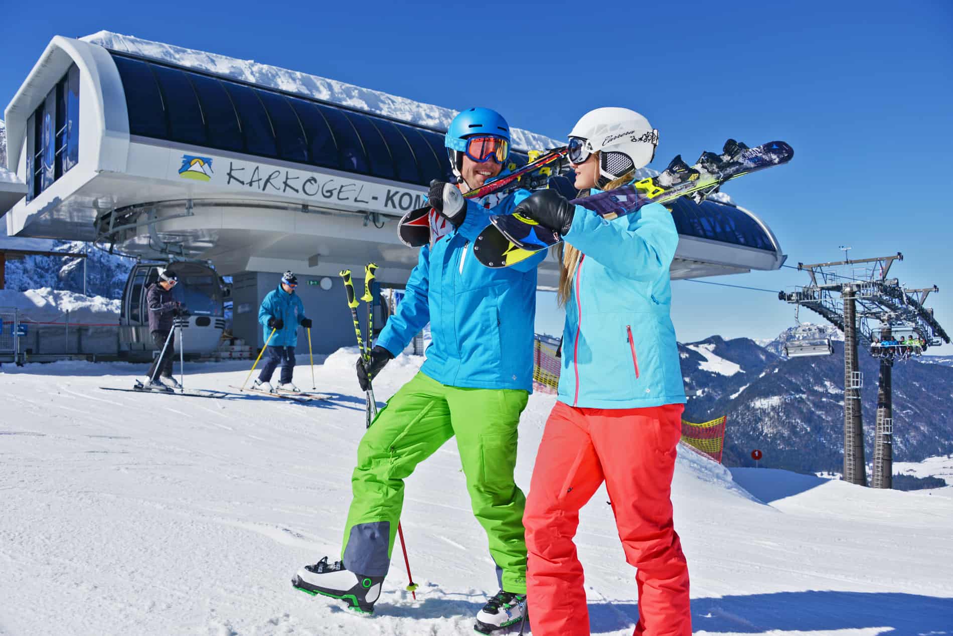 Ski fun. Горнолыжка в Марокко. Горнолыжки в Казахстане. Спасатели на горнолыжном курорте.