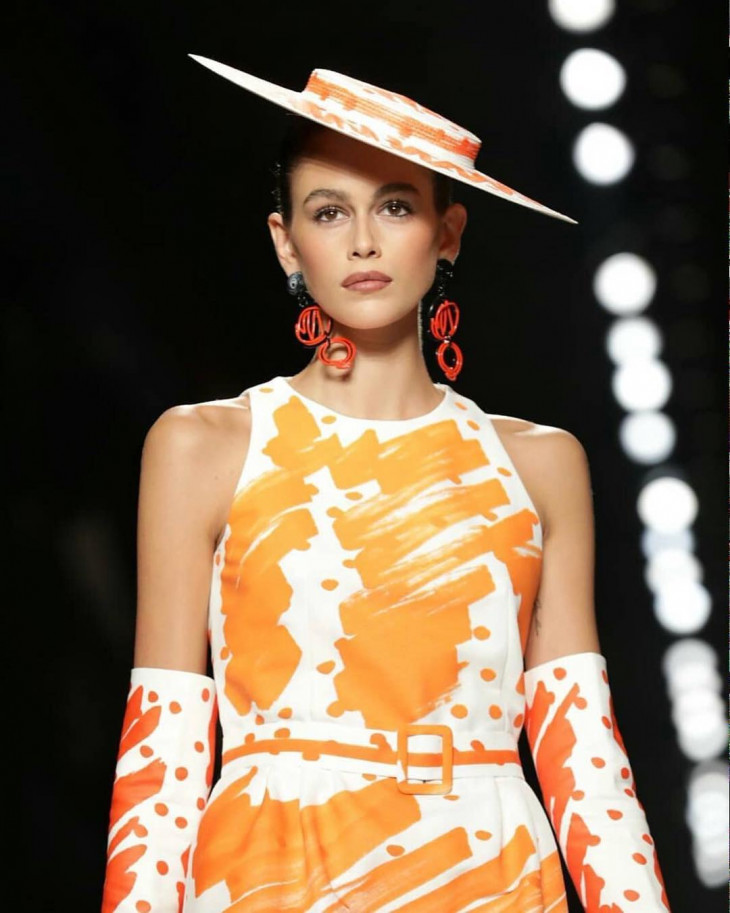 Moschino весна-лето 2019 – 6