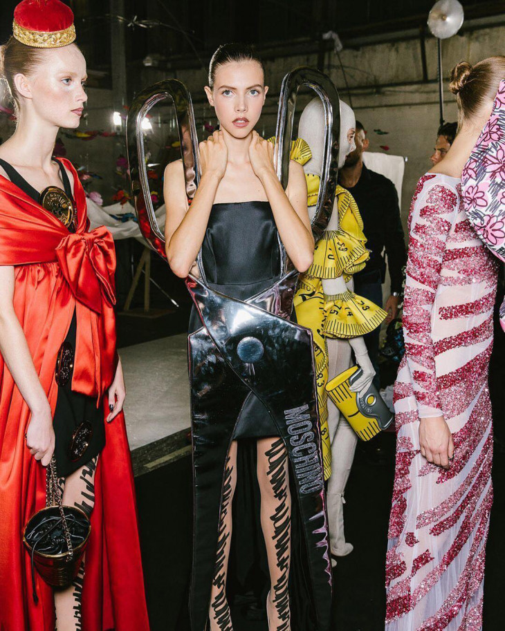 Moschino весна-лето 2019 – 3