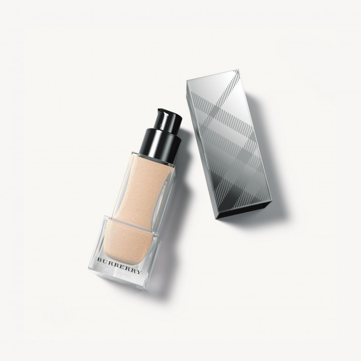 Тональный крем Fresh Glow Foundation от Burberry 