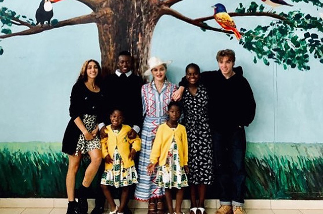 Дети Мадонны - фото родных и приемных детей певицы