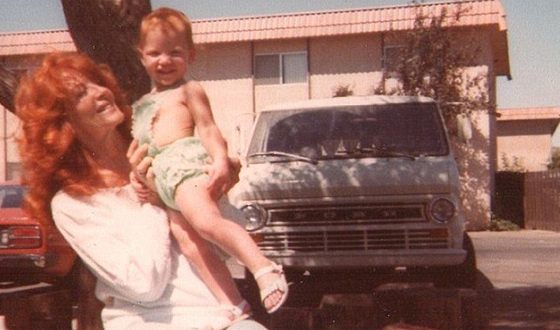 Джессика Честейн в детстве с бабушкой