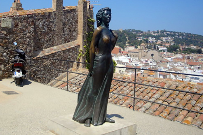 Статуя Авы Гарднер в старости в Тосса-де-Мар
