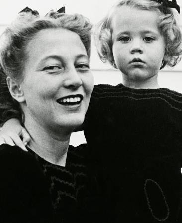 Джейн в детстве с мамой