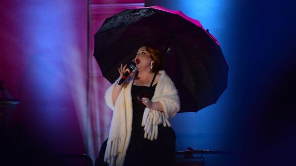 Певица Альбина Шагимуратова выступает на концерте Вечному городу - вечная музыка на Театральной площади в Москве