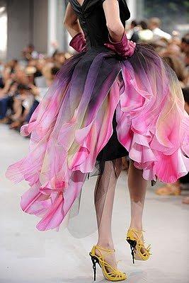 Цветы в одежде: множество прекрасных нарядов от известных дизайнеров, фото № 20