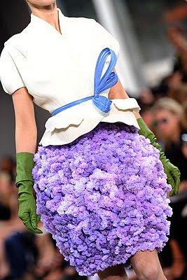 Цветы в одежде: множество прекрасных нарядов от известных дизайнеров, фото № 21