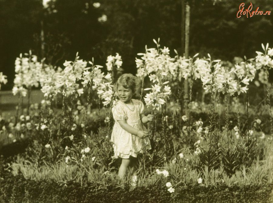 Подборка детских фотографий королевы Елизаветы II. (92 фото), фото № 45