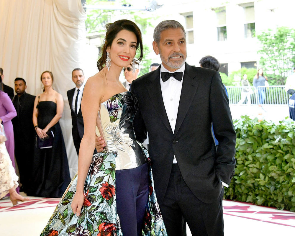 Стиль Амаль Клуни: элегантный шик в дневных и вечерних нарядах, фото № 10