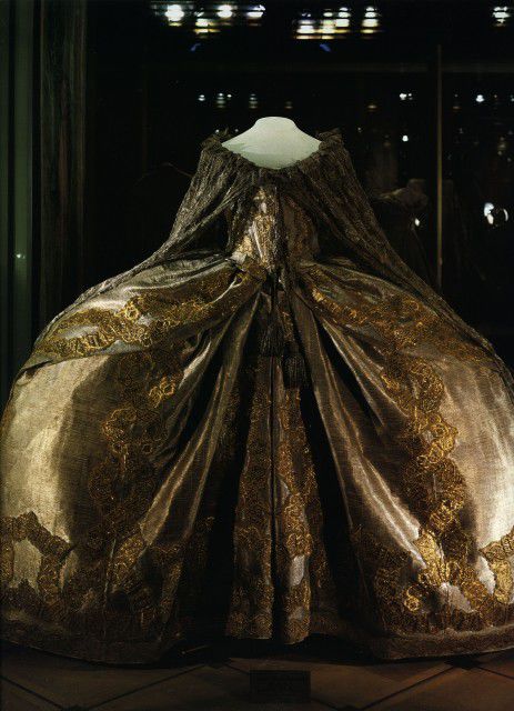 Великолепные платья принцесс: от Средневековья до наших дней, фото № 12