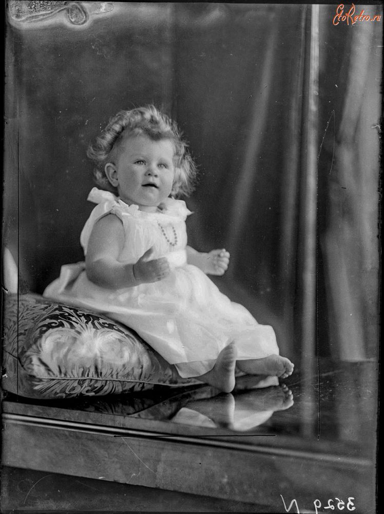 Подборка детских фотографий королевы Елизаветы II. (92 фото), фото № 6