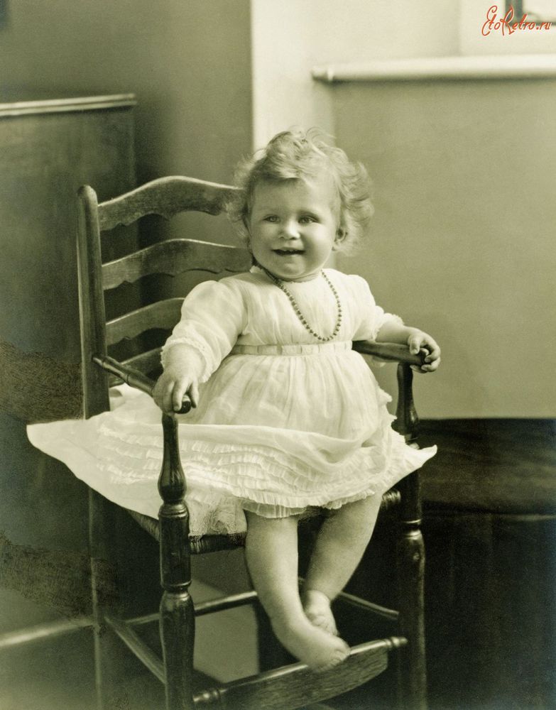 Подборка детских фотографий королевы Елизаветы II. (92 фото), фото № 19