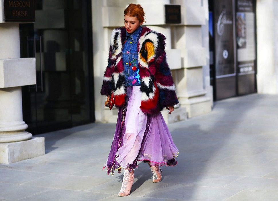 Выбираем яркие меховые наряды из розовой норки, зеленого каракуля или красной лисы: прощаемся с осенней хандрой, фото № 15 Выбираем яркие меховые наряды из розовой норки, зеленого каракуля или красной лисы: прощаемся с осенней хандрой, фото № 15