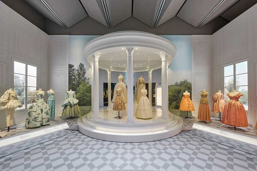 Dior признается в любви к Англии: в Лондоне открылась выставка-ретроспектива Кристиана Диора, фото № 8