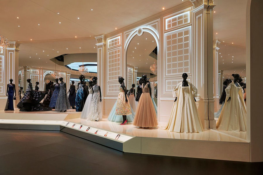 Dior признается в любви к Англии: в Лондоне открылась выставка-ретроспектива Кристиана Диора, фото № 7