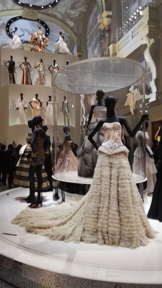 Мечты приводят в Париж, или Новая выставка «Christian Dior: кутюрье мечты», фото № 42