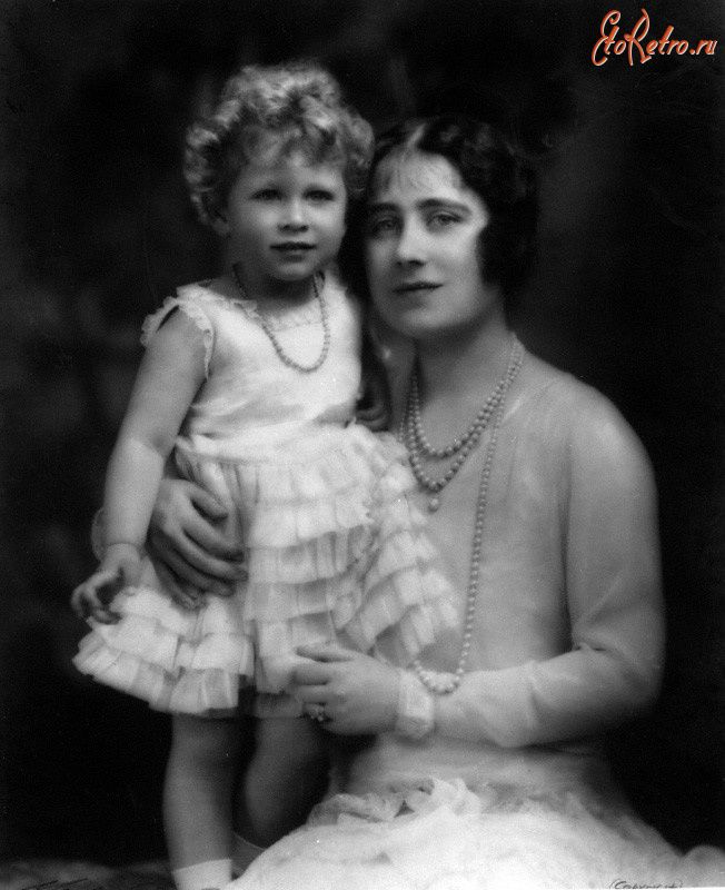 Подборка детских фотографий королевы Елизаветы II. (92 фото), фото № 42
