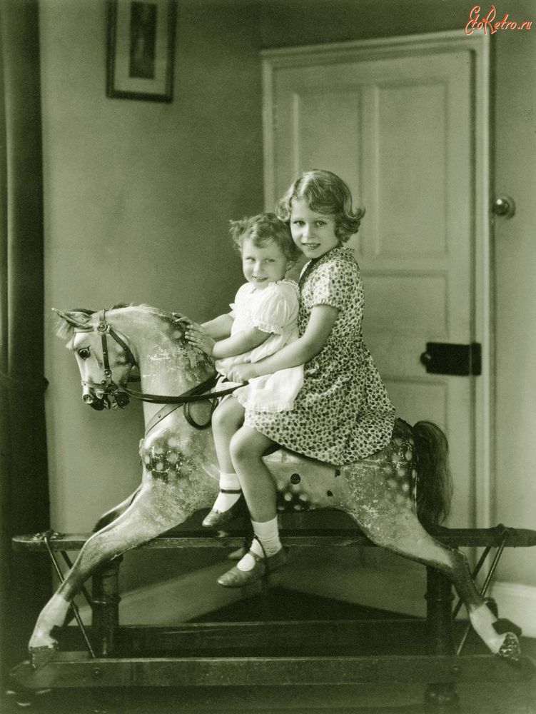 Подборка детских фотографий королевы Елизаветы II. (92 фото), фото № 54
