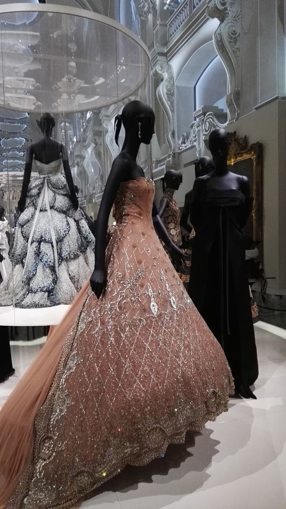 Мечты приводят в Париж, или Новая выставка «Christian Dior: кутюрье мечты», фото № 40