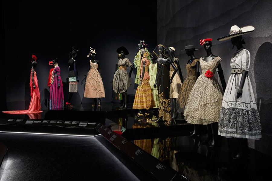 Dior признается в любви к Англии: в Лондоне открылась выставка-ретроспектива Кристиана Диора, фото № 9