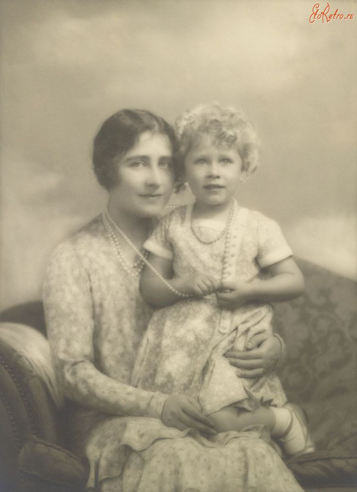 Подборка детских фотографий королевы Елизаветы II. (92 фото), фото № 39