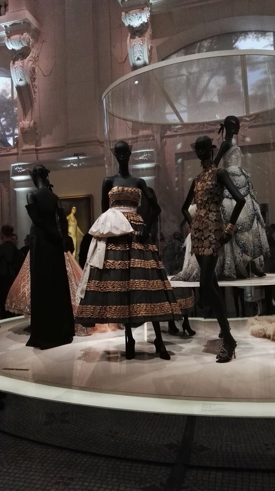 Мечты приводят в Париж, или Новая выставка «Christian Dior: кутюрье мечты», фото № 39