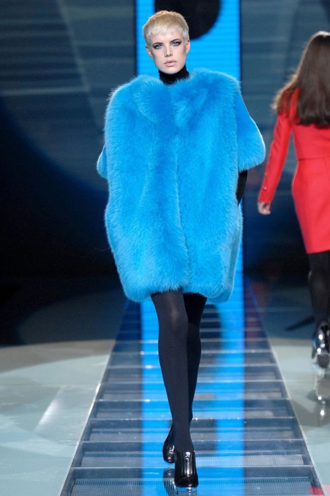 Выбираем яркие меховые наряды из розовой норки, зеленого каракуля или красной лисы: прощаемся с осенней хандрой, фото № 41 Выбираем яркие меховые наряды из розовой норки, зеленого каракуля или красной лисы: прощаемся с осенней хандрой, фото № 41