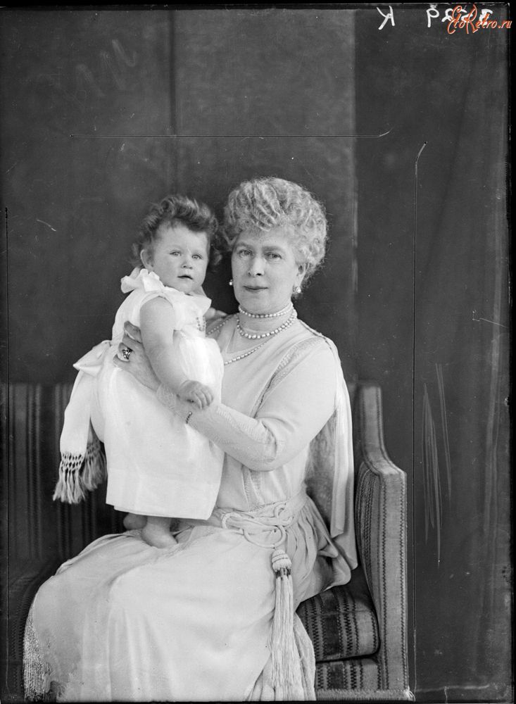 Подборка детских фотографий королевы Елизаветы II. (92 фото), фото № 22