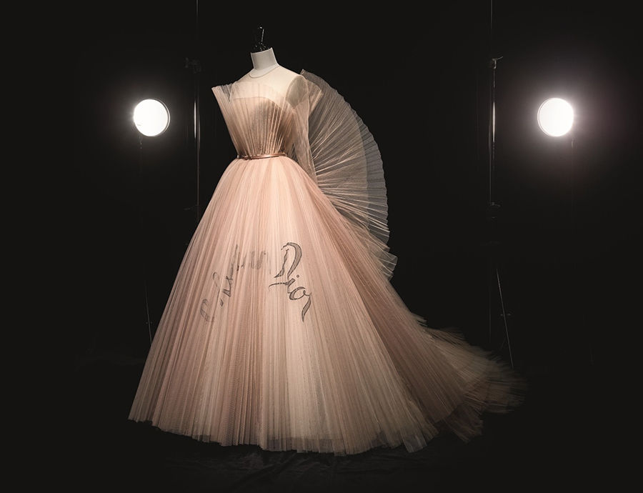 Dior признается в любви к Англии: в Лондоне открылась выставка-ретроспектива Кристиана Диора, фото № 30