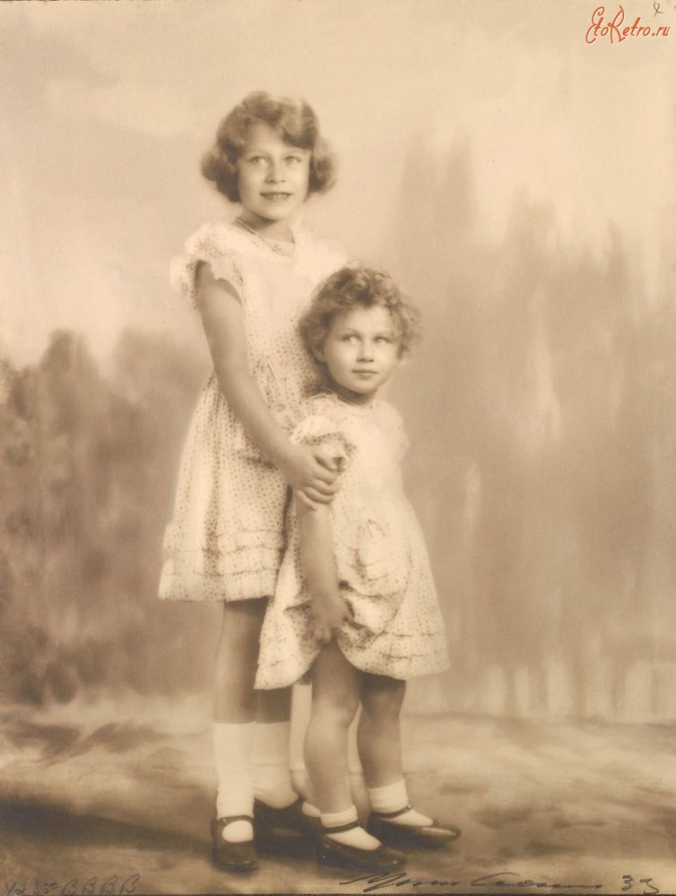 Подборка детских фотографий королевы Елизаветы II. (92 фото), фото № 56