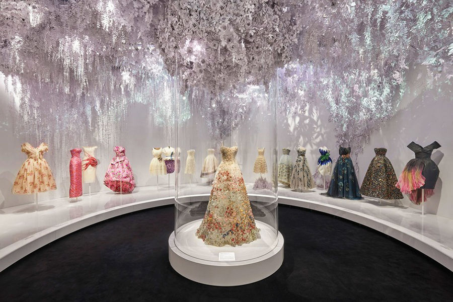 Dior признается в любви к Англии: в Лондоне открылась выставка-ретроспектива Кристиана Диора, фото № 11