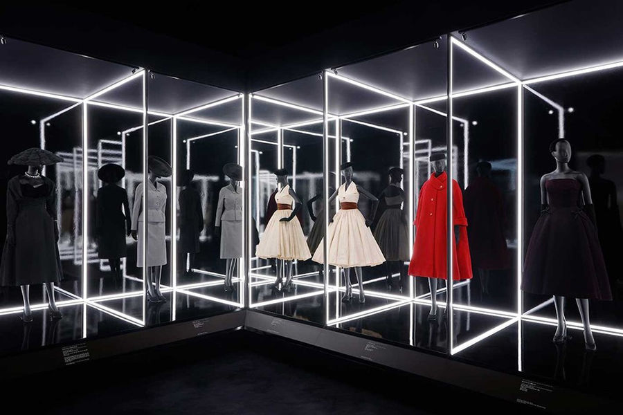 Dior признается в любви к Англии: в Лондоне открылась выставка-ретроспектива Кристиана Диора, фото № 5