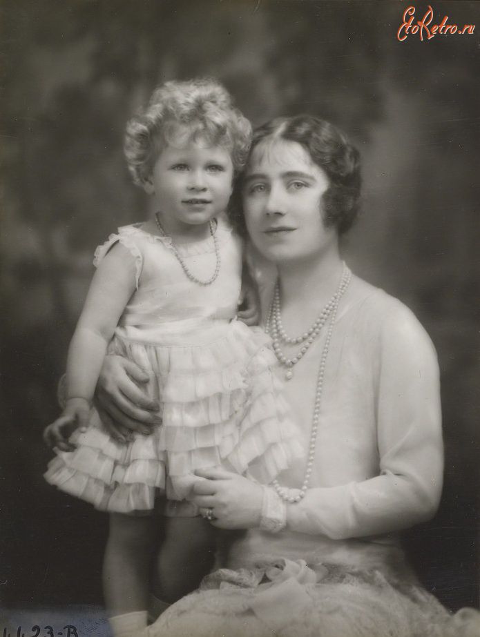 Подборка детских фотографий королевы Елизаветы II. (92 фото), фото № 36