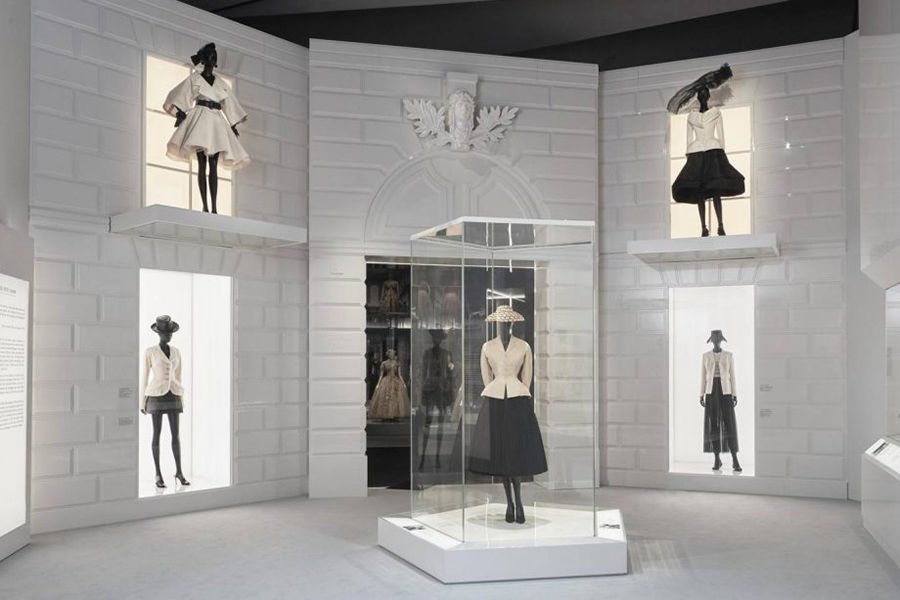 Dior признается в любви к Англии: в Лондоне открылась выставка-ретроспектива Кристиана Диора, фото № 13