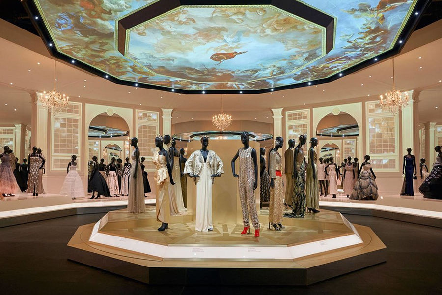 Dior признается в любви к Англии: в Лондоне открылась выставка-ретроспектива Кристиана Диора, фото № 6