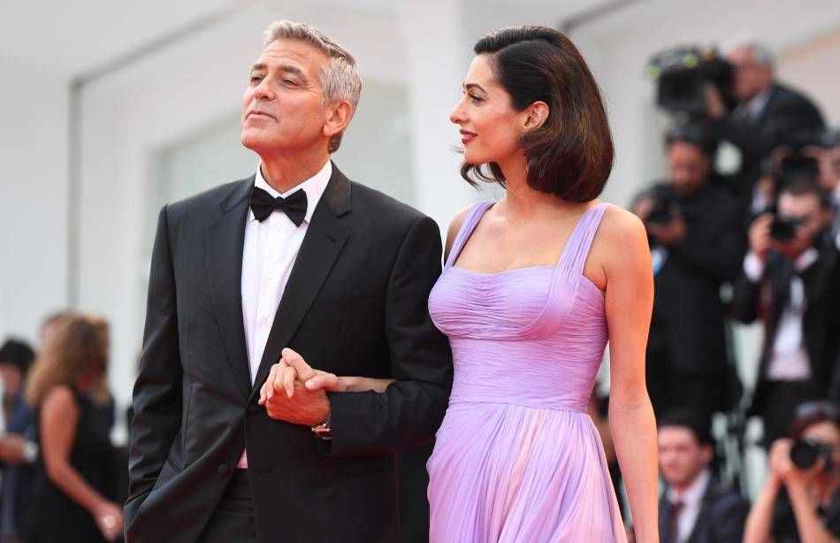 Стиль Амаль Клуни: элегантный шик в дневных и вечерних нарядах, фото № 2
