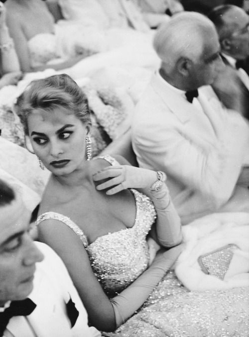 SophiaLoren-1955-VeniceFilmFestival-@~Mlle.jpg