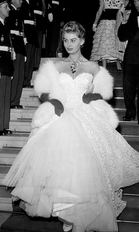 SophiaLorenatCannes1955..jpg