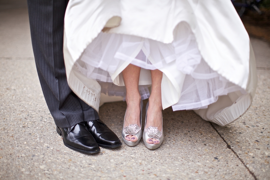 Свадебные босоножки серебряного цвета
