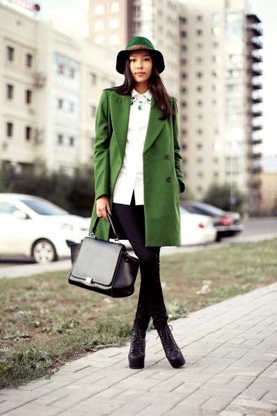 зеленое пальто с чем носить шарф 