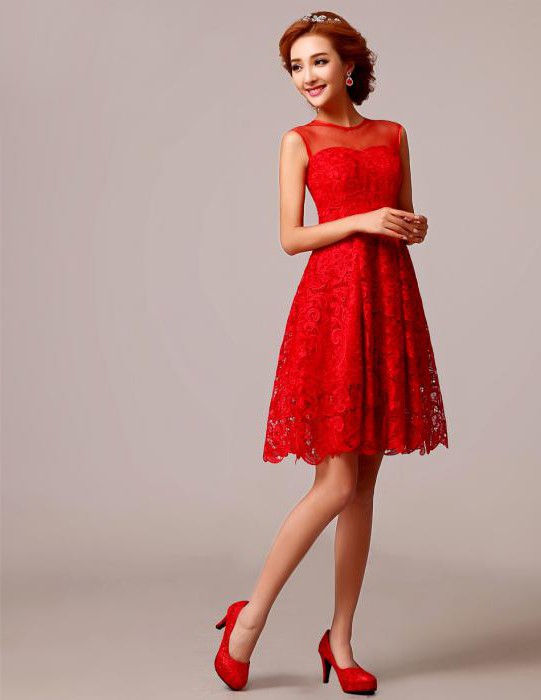 красное платье с чем сочетать