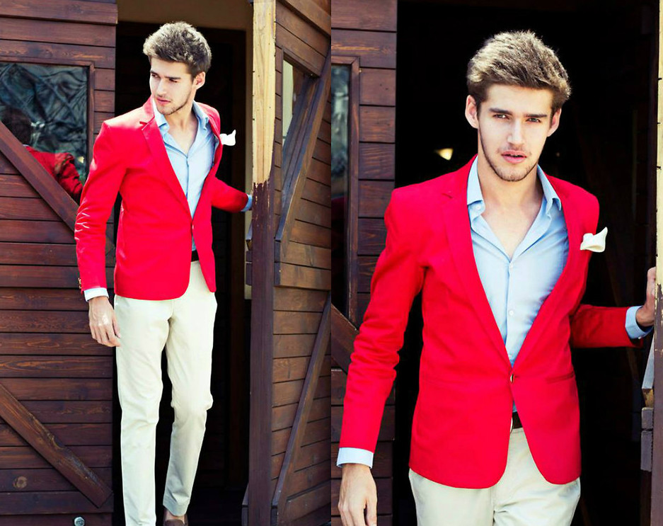 Мужской красный пиджак с белыми брюками