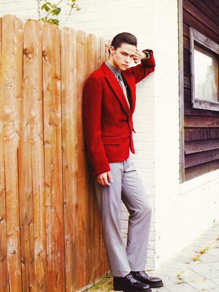 Красный мужской вельветовый пиджак